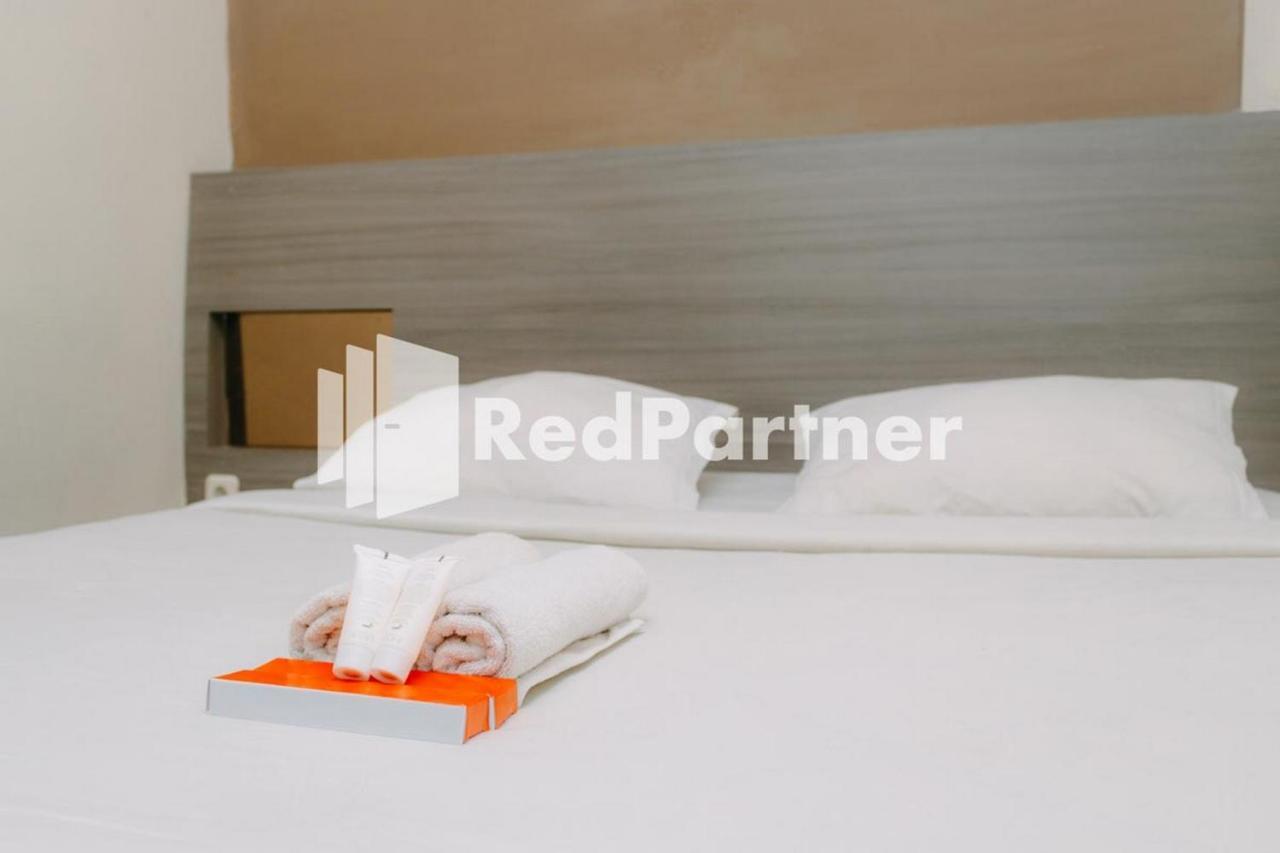 We Stay Residence Redpartner Surabaya Buitenkant foto