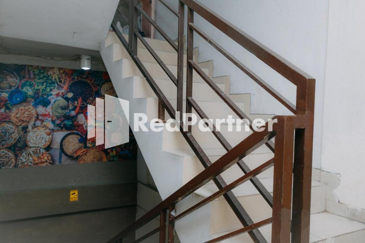 We Stay Residence Redpartner Surabaya Buitenkant foto