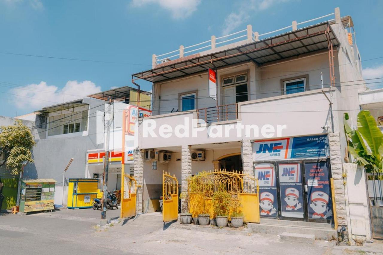 We Stay Residence Redpartner Surabaya Buitenkant foto