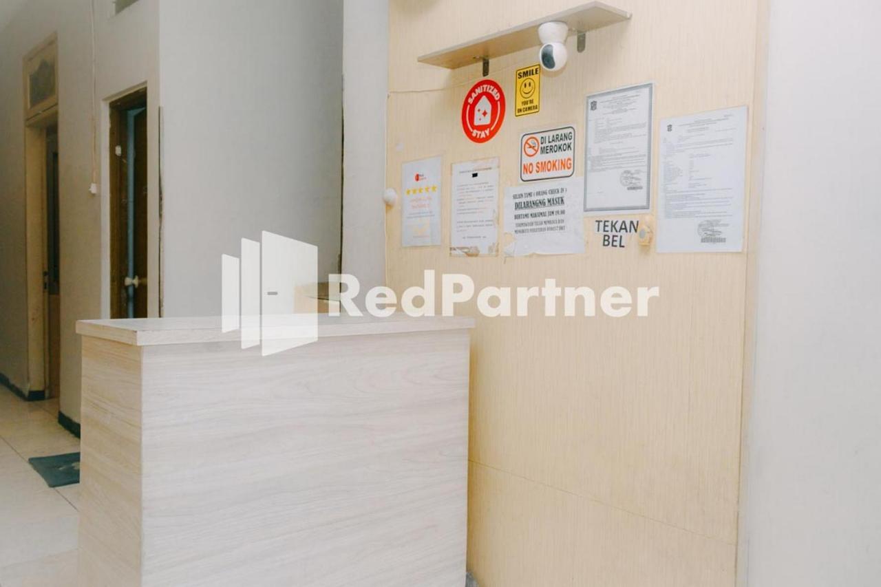 We Stay Residence Redpartner Surabaya Buitenkant foto