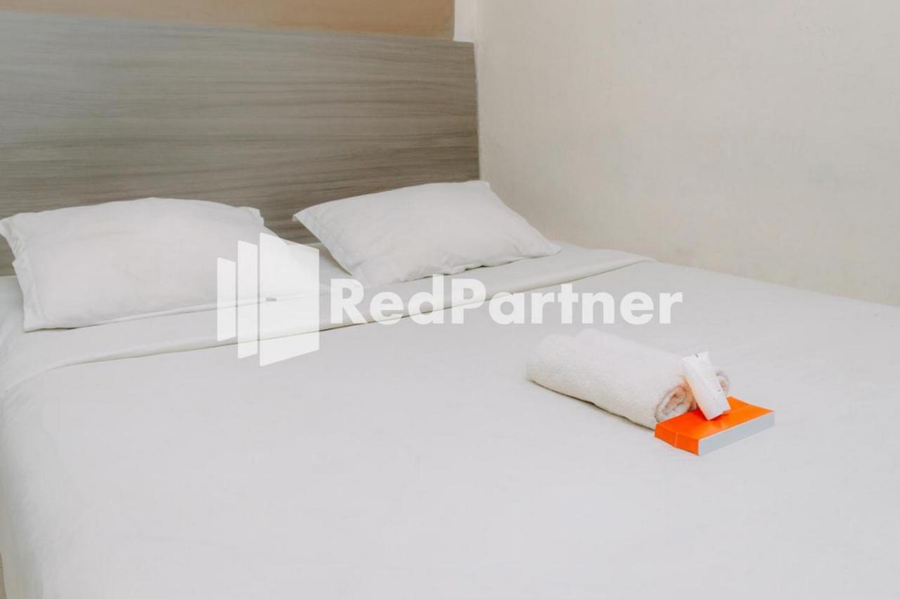We Stay Residence Redpartner Surabaya Buitenkant foto