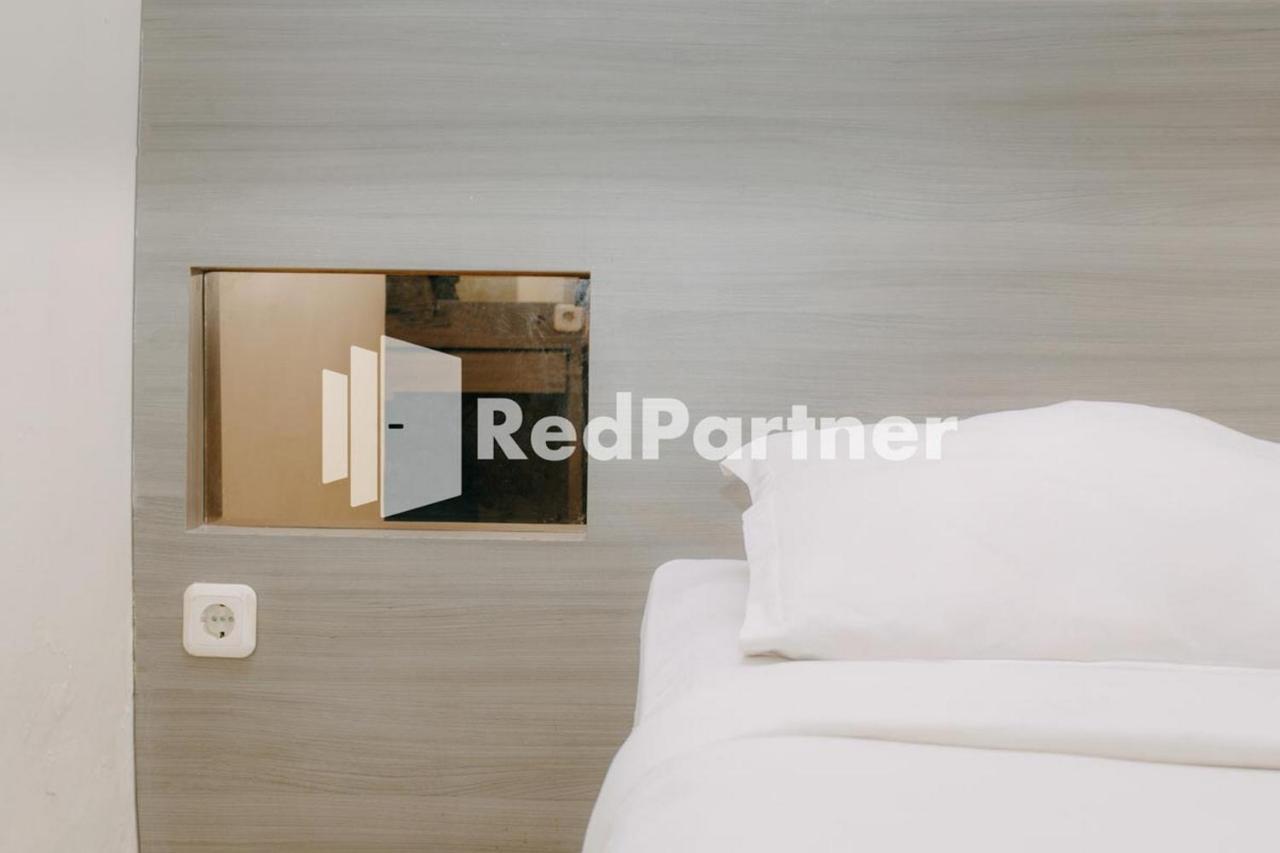 We Stay Residence Redpartner Surabaya Buitenkant foto