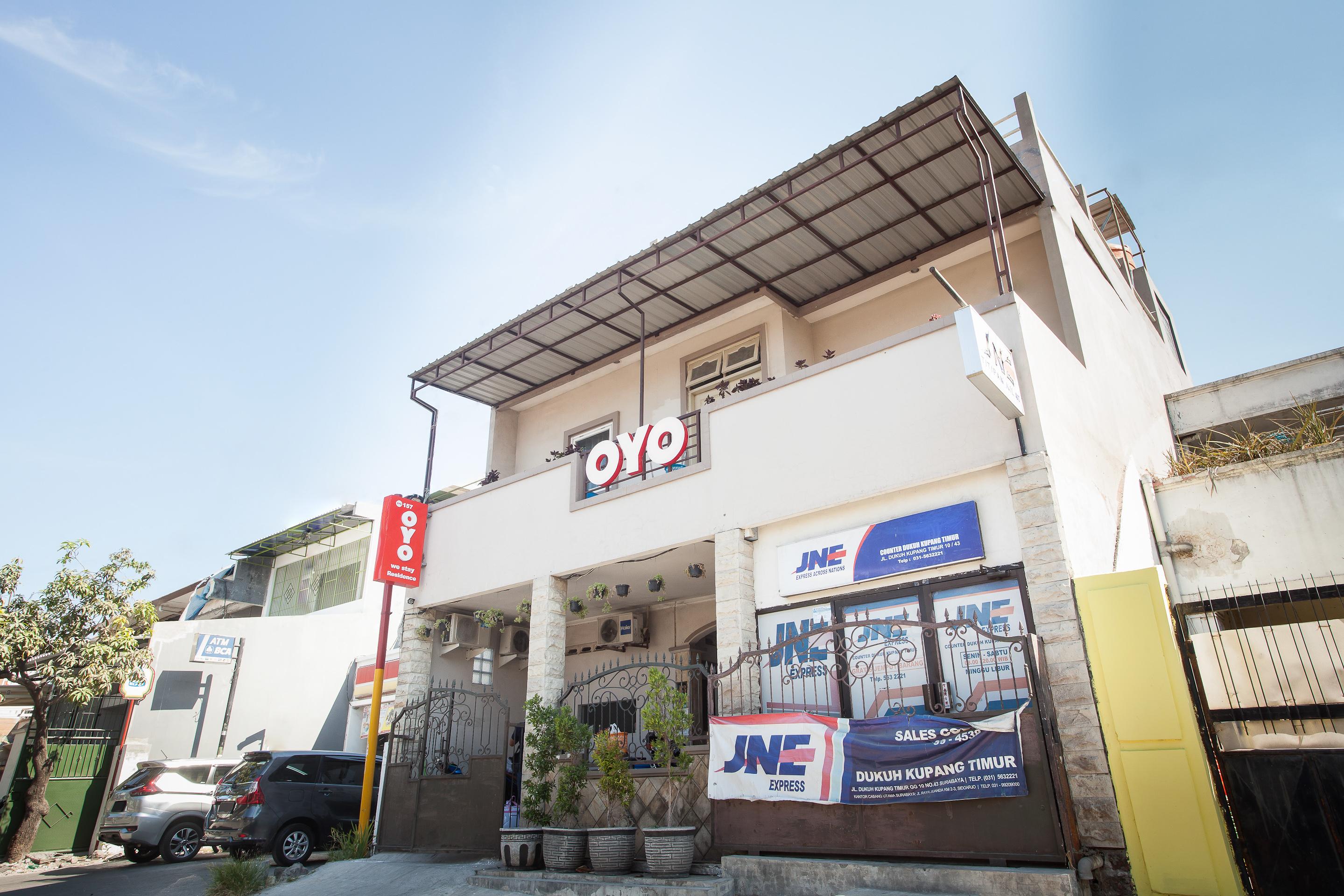 We Stay Residence Redpartner Surabaya Buitenkant foto
