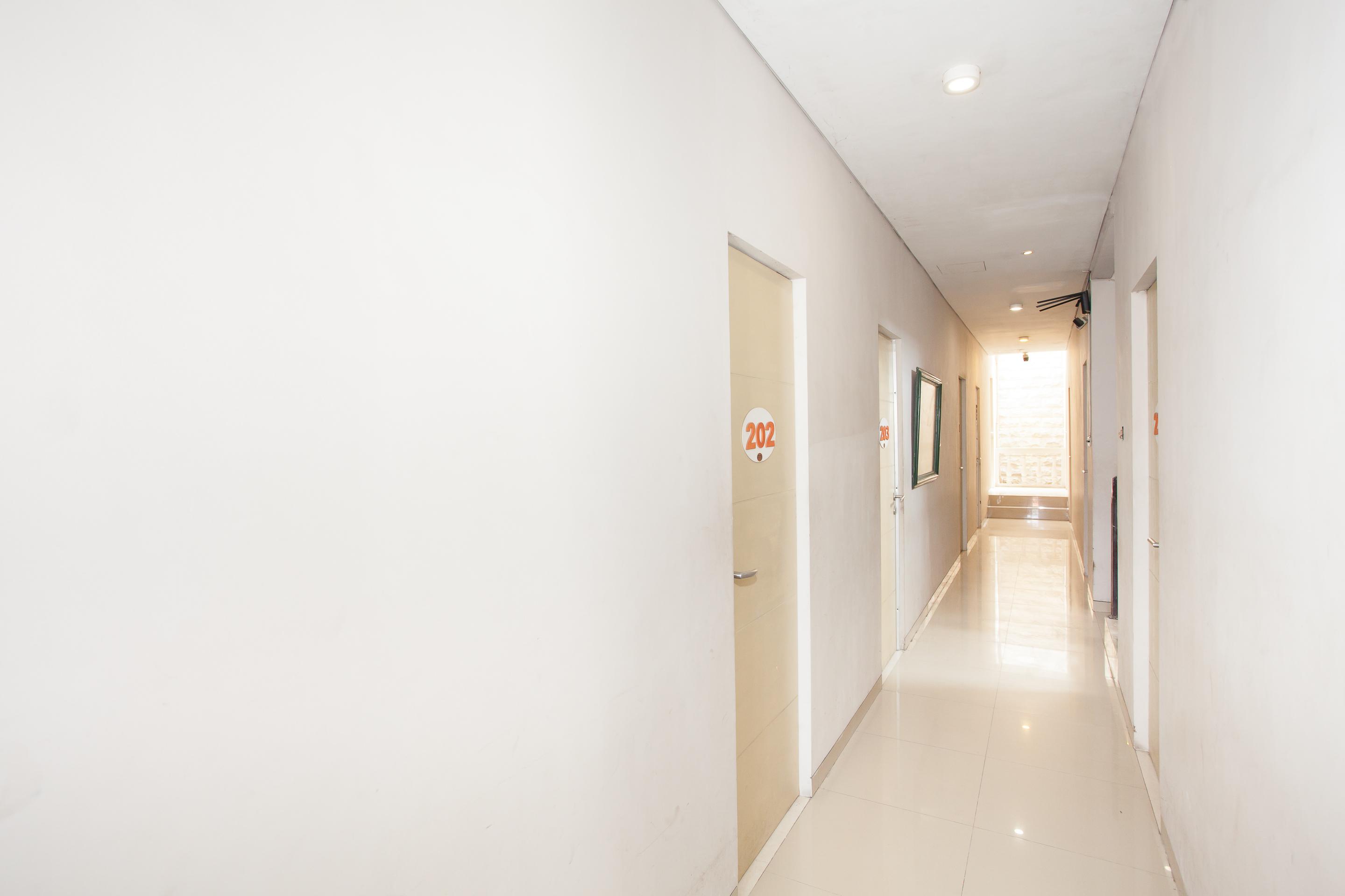 We Stay Residence Redpartner Surabaya Buitenkant foto